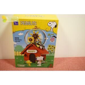 Pantasy Peanuts Snoopy Red House Buildable 243 Pc Brick Block Set 86918